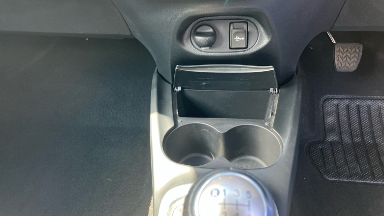 Toyota Yaris 1.33 VVT-i Icon 5dr Petrol Hatchback